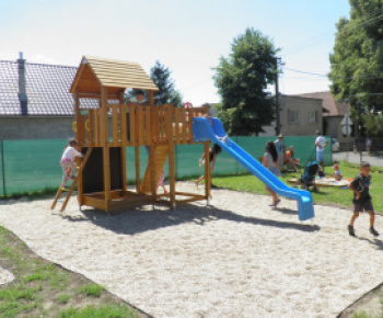 Investičné projekty a opravy / Výstavba Detského ihriska a oddychového parku rok 2017-2018 - foto